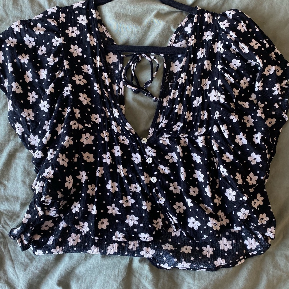Black & White Floral Forever 21 Crop Top